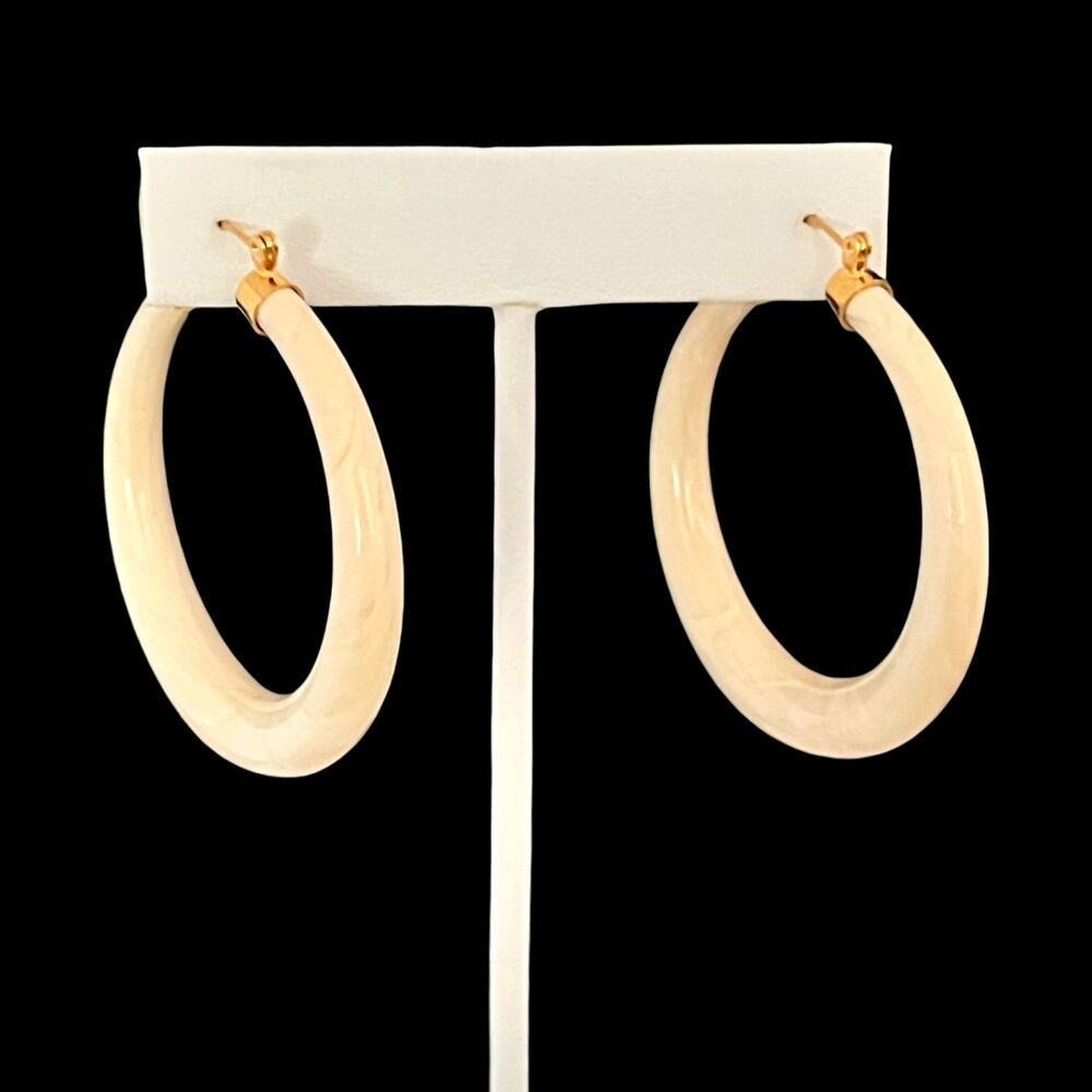Vintage 1980s Lucite Hoop Earrings Cream Gold Tone Leverback - 8B